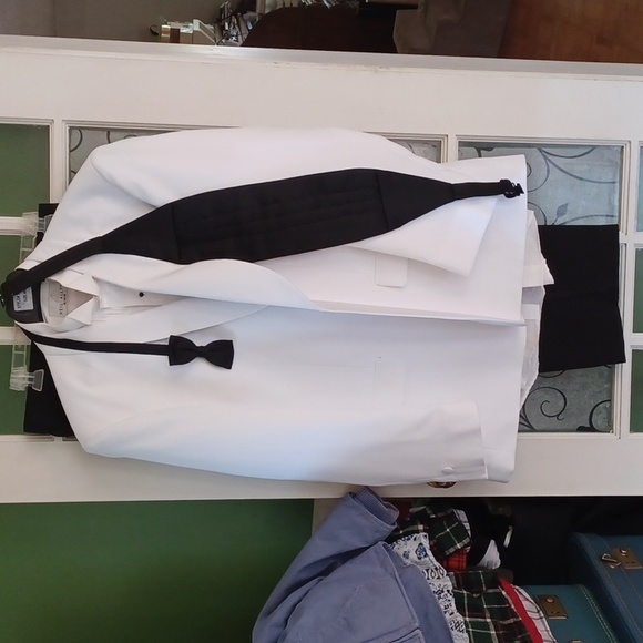 Tux 46 regular white jacket black pants tie and cumberbund cuff links - Picture 1 of 8